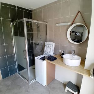 salle de bain équipée