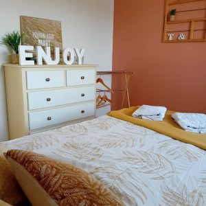 Chambre orange moderne